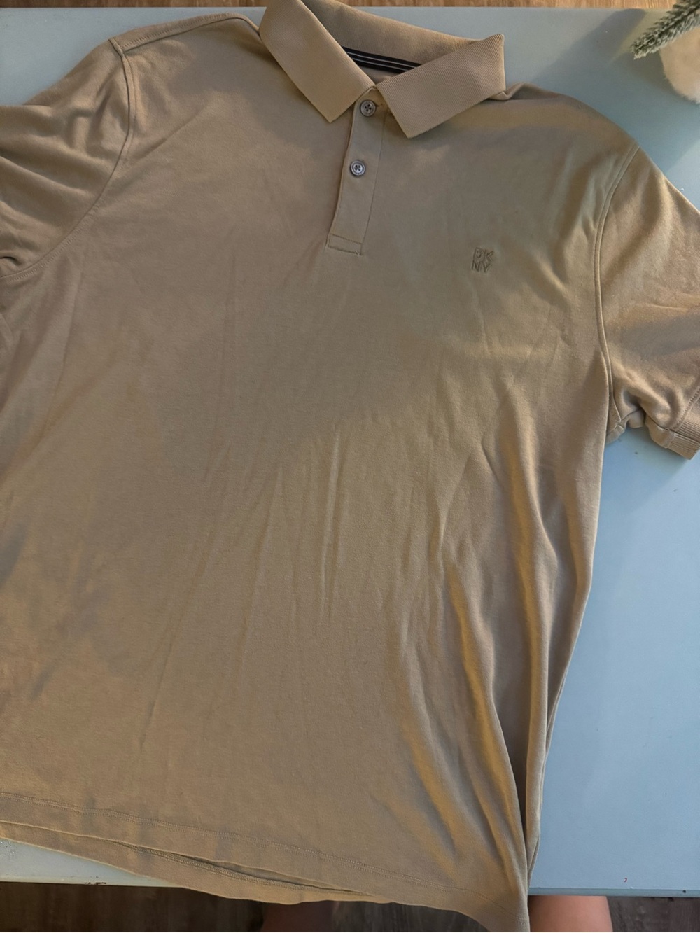 DKNY Beige Polo Shirt Men’s Size M Embroidered Logo 3 Button Collared Cotton Tee